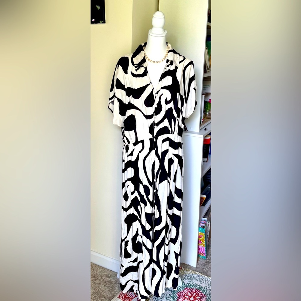 Black and White Abstract Print Dress